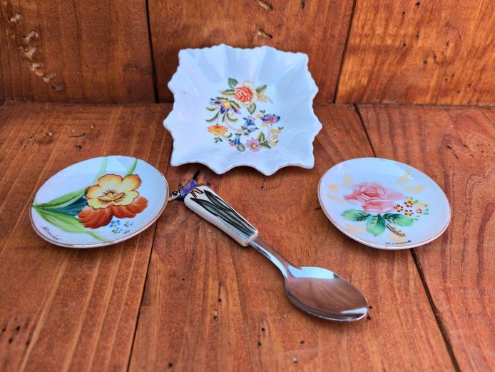 Set of 4 - Signed Kimura Floral Porcelain Trinket Dishes & Spoon 
