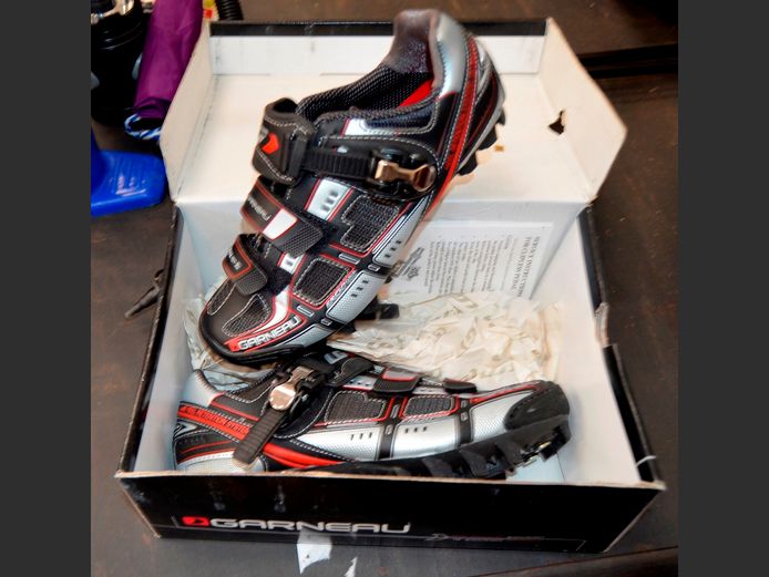 PAIR GARNEAU CLEATS [Size 6.5]