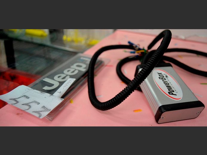 OPEL PETROL POWER BOX & JEEP EMBLEM [Untested]