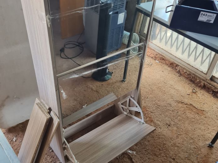 SHOE RACK