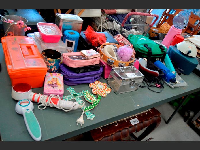 JEWELLERY BOXES, WAHL MASSAGER, DIGITAL PHOTO FRAME, etc [Switch on, untested further]