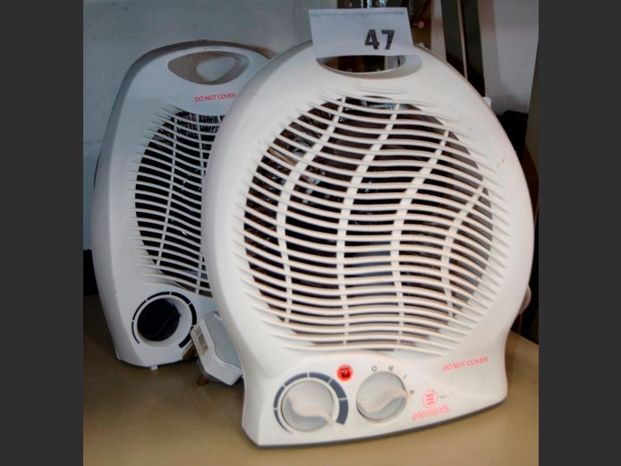 LOT OF 2 FAN HEATERS: GOLDAIR & ELEMENTS [Only 1 working]