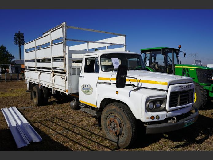 Toyota DA110 1989 / CFW437FS