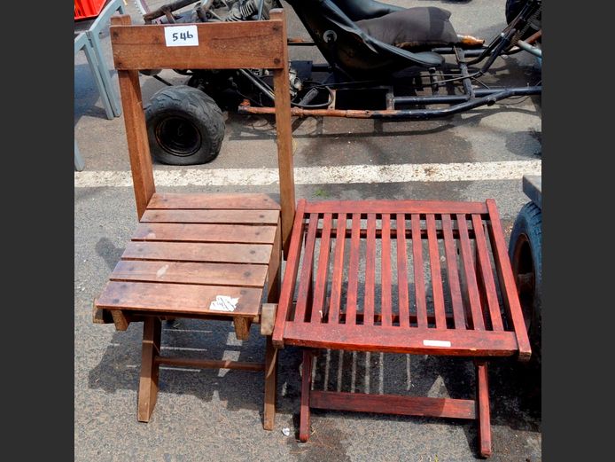 DARKWOOD FOLDING CHAIR & A SIDE TABLE, 44 x 43 x 41cm