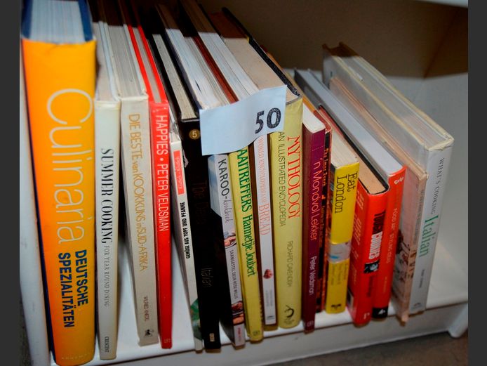 LOT: RECIPE BOOKS, etc