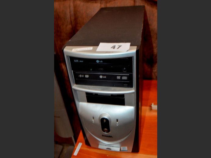 DESKTOP COMPUTER [Switches on]