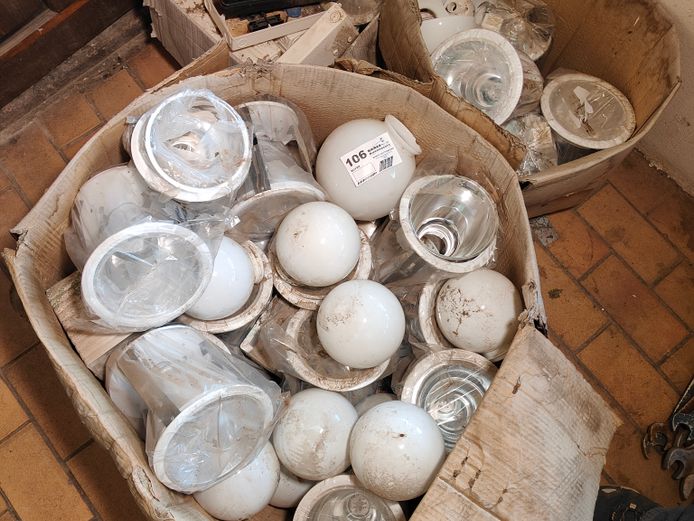 LOT VARIOUS LIGHTS