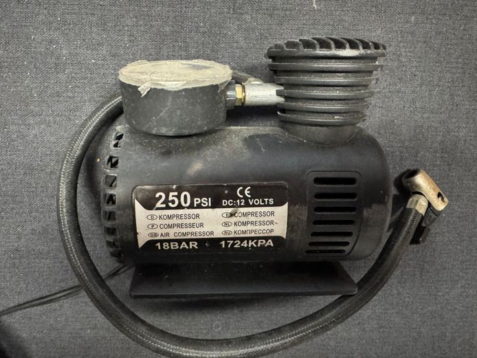 Portable 12V Air Compressor