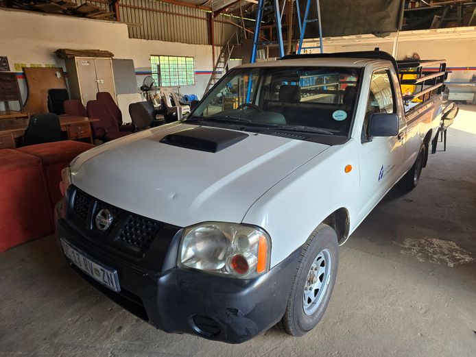 2017 NISSAN NP300 2.5D TDI LWB P/C S/C