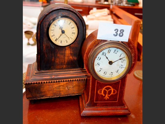 LOT: VINTAGE BATTERY OPERATED CLOCK & ANOTHER, 19.5 x 11 x 26.5cm & 12.5 x 7 x 22cm [Condition unknown]