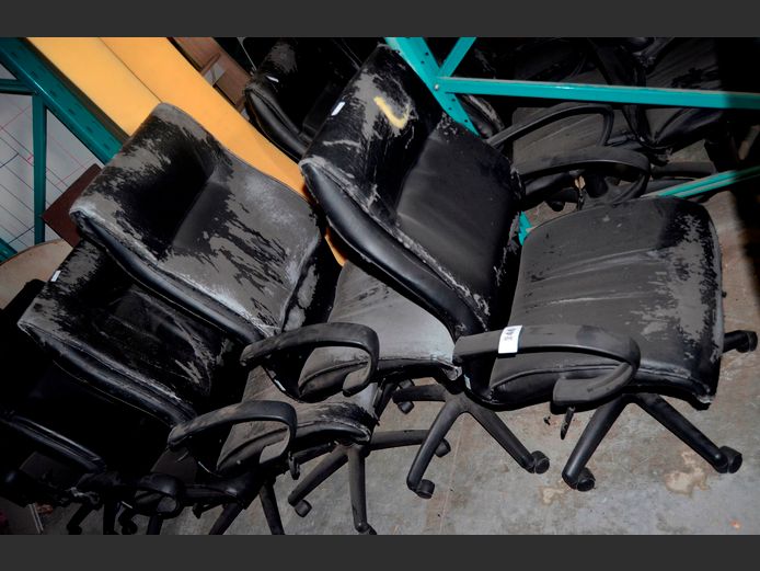 SET OF 6 BLACK LEATHER TOUCH SWIVEL OFFICE CHAIRS [Peeling]