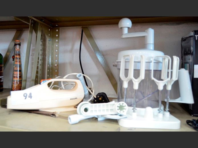 TWISTA CHOPPER & PHILIPS ELECTRIC CARVING KNIFE [Switches on, untested further]