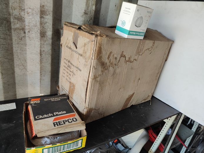 LOT FACE MASKS AND CLUTCH PLATE