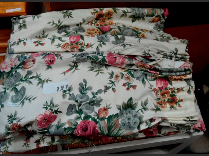 SET OF 3 DROPS FLORAL PATTERNED CURTAINS