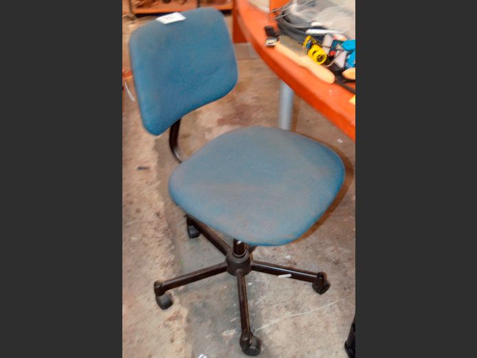 BLUE SWIVEL TYPIST'S CHAIR