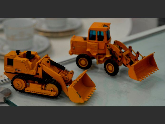 LOT: 2 x CAT MODEL BULLDOZERS