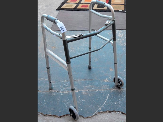 ALUMINIUM WALKING AID
