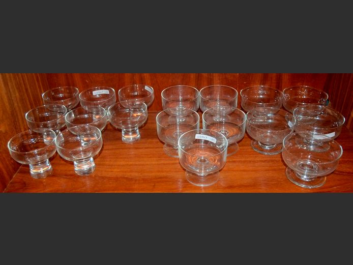 GLASS DESSERT/HORS D'OEUVRE BOWLS: 1 x SET OF 8 & 2 x SETS OF 5