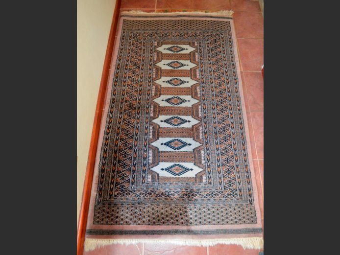 BLACK & RUST PERSIAN RUG, 174 x 96cm