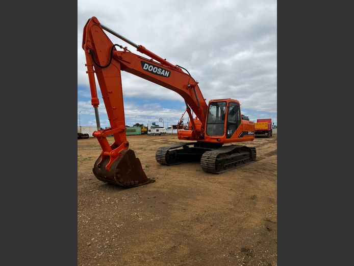 Doosan 225LCV Excavator