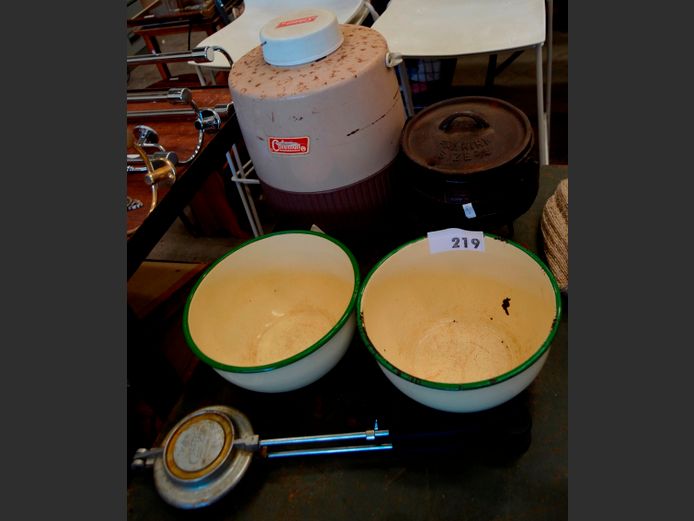 FALKIRK NO. ¾ POTJIE POT, VINTAGE COLEMAN WATER DISPENSER, ENAMEL BOWLS & A JAFFLE IRON