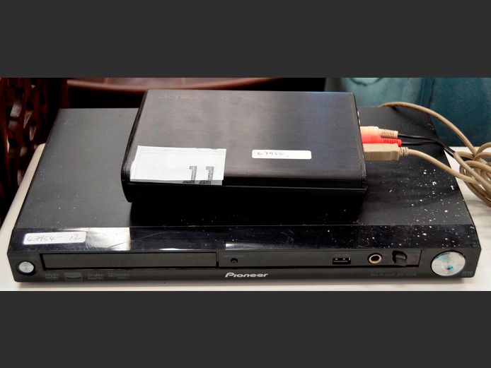 PIONEER DVD PLAYER & AN EXTERNAL HARD DRIVE / MULTIMEDIA PLAYER [Switch on, untested further]