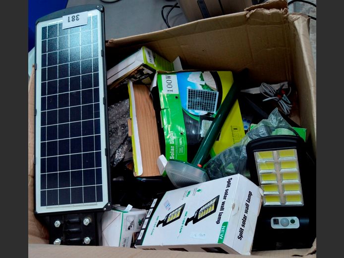 ASSORTED SOLAR FLOODLIGHTS [Untested]