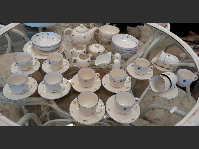 CONTINENTAL CHINA BLUE & WHITE FLORAL PATTERNED 47-PIECE PART BREAKFAST SET