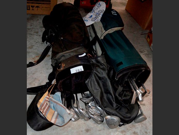 LOT: 2 x GOLF BAGS WITH CLUBS