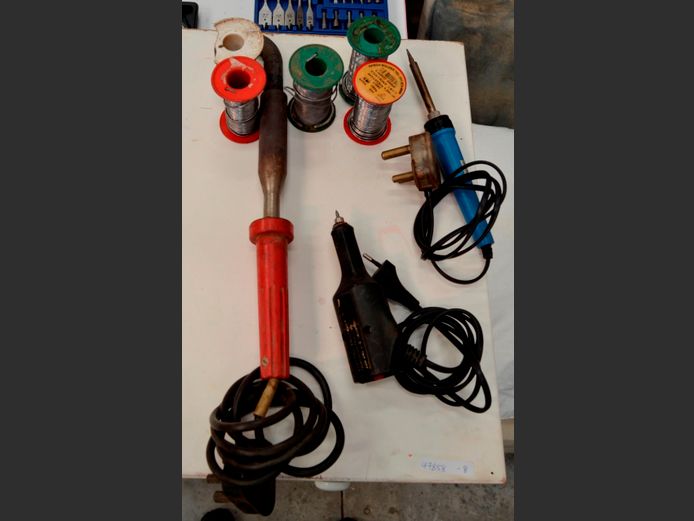 SOLDERING IRONS, SOLDERING WIRE & AN ELECTRONIC ENGRAVER [Switch on, untested further]