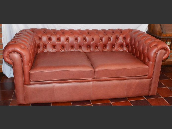 CHESTERFIELD DARK RED LEATHER 2-SEATER COUCH, 200 x 105cm
