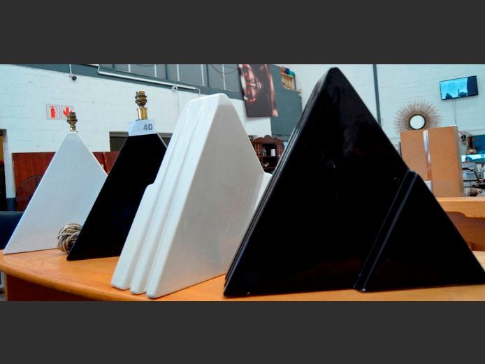 LOT: BLACK & WHITE CERAMIC TABLE LAMPS, 40 x 13 x 42cm & 40 x 13 x 35cm [No shades]