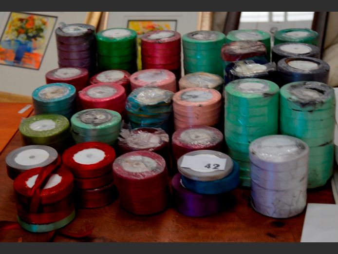 LARGE LOT: ASSORTED RIBBON
