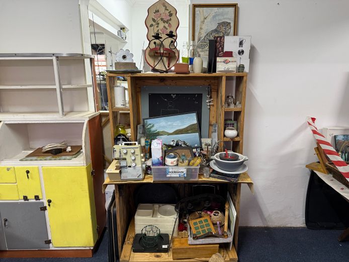 Lot of Random Items (Content + Cupboard) 