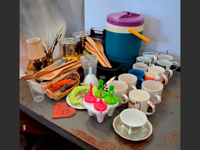 MUGS, WOODEN SPOONS, IGLOO BEVERAGE COOLER, etc