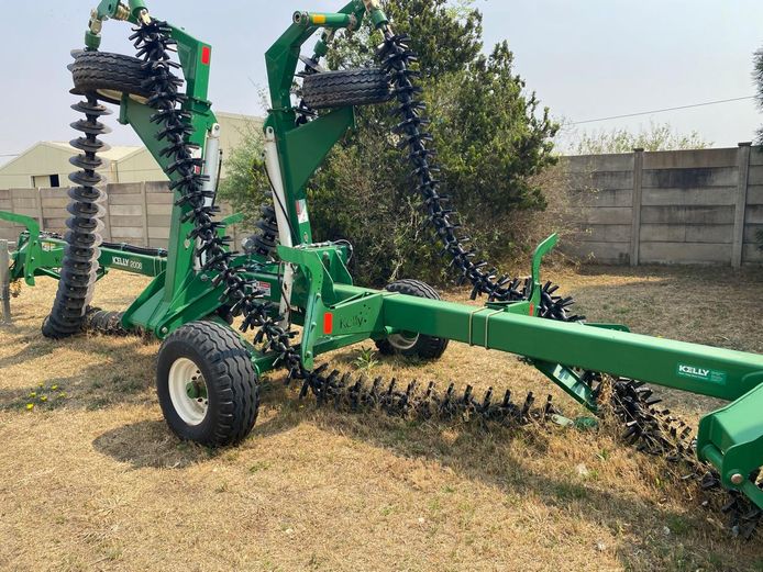 6M KELLY 2006 - K4 (FRONT) + SPIKE (REAR)