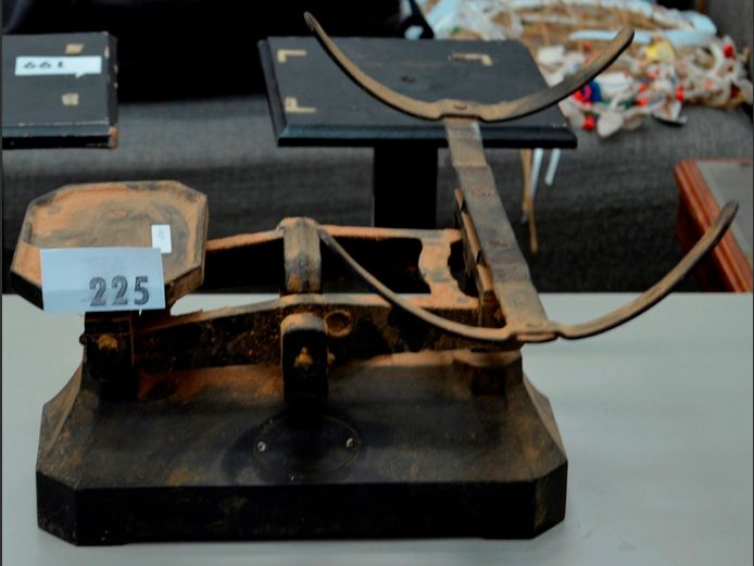 CARNEGIE & LAYTON VINTAGE GROCER'S SCALE [No weights & bowl]