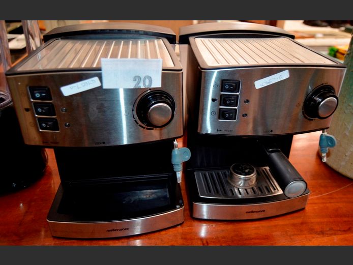 LOT: 2 x MELLERWARE COFFEE MACHINES [Switch on, untested further]