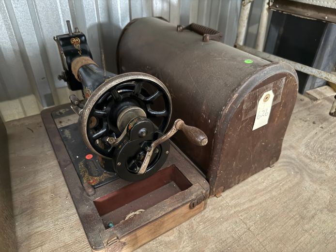Singer Sewing Machine + Carry Case 