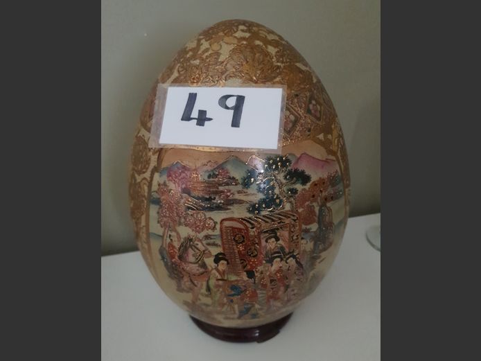 VINTAGE ORIENTAL HAND-PAINTED DECORATIVE EGG