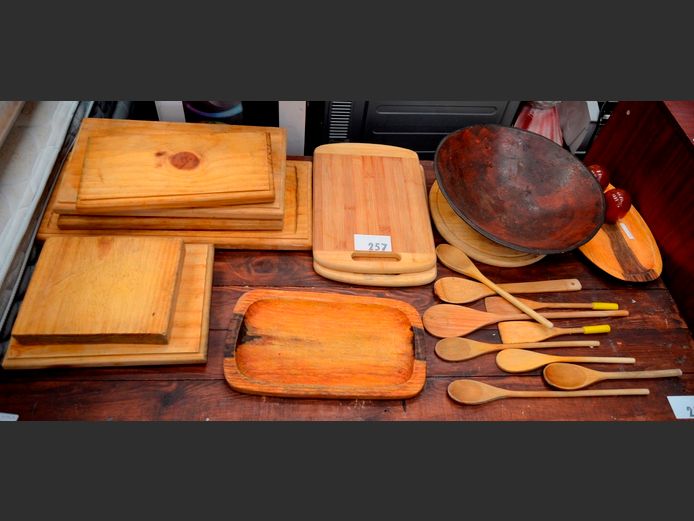 CHOPPING BOARDS, WOODEN SPOONS, BOWL, etc