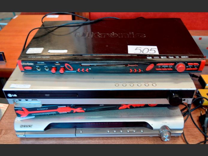 LOT DVD PLAYERS: SONY, LG, ULTRONIC, etc [Switches on, faulty]
