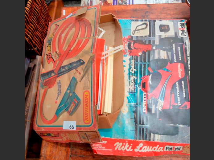 VINTAGE MATCHBOX STREAK-AROUND-TRACK & NIKI LAUDA TRACK & CARS [Unknown if complete]