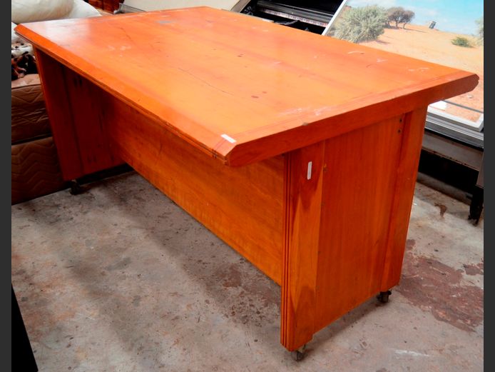 CHERRYWOOD DESK ON CASTORS, 160 x 97 x 84cm [Scratched]
