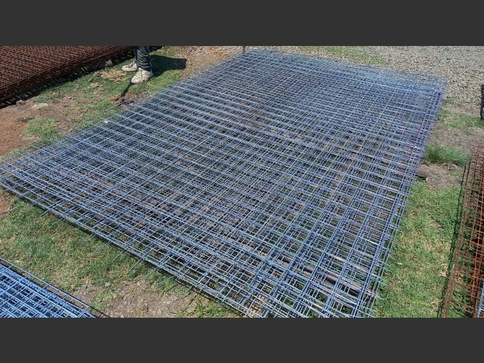 2mx3m galvanised mesh 100mmx100mm hole 4mm thick