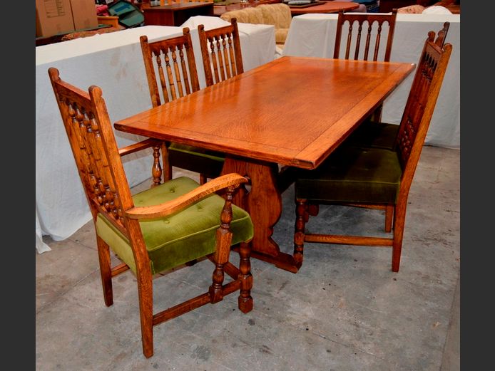 OAK DINING TABLE WITH 4 CHAIRS & PAIR MATCHING CARVERS, 183 x 91 x 76cm
