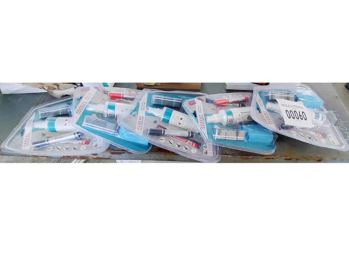 LOT OF 5 PARROT WHITEBOARD SET 