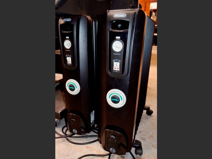 LOT: 2 x DELONGHI 12-FIN OIL HEATERS [Untested]