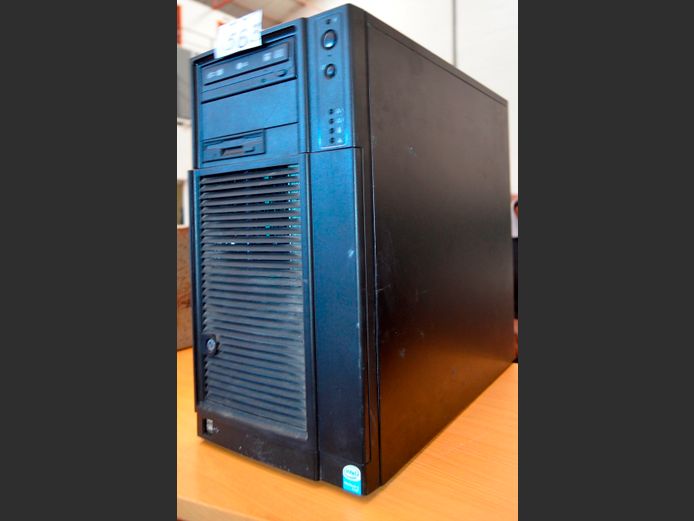 INTEL SERVER [Switches on]