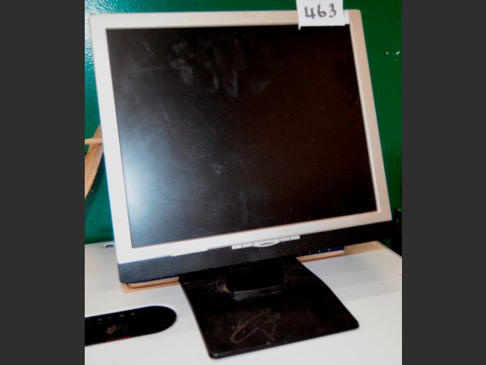 SIEMENS MONITOR WITH VGA CABLES [Faulty]